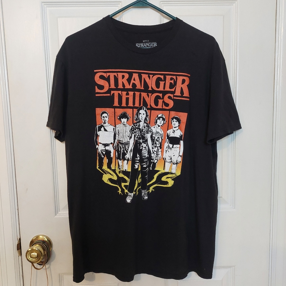 Stranger Things Netflix Retro Black Graphic Tshirt Short Sleeve Crewneck Size L